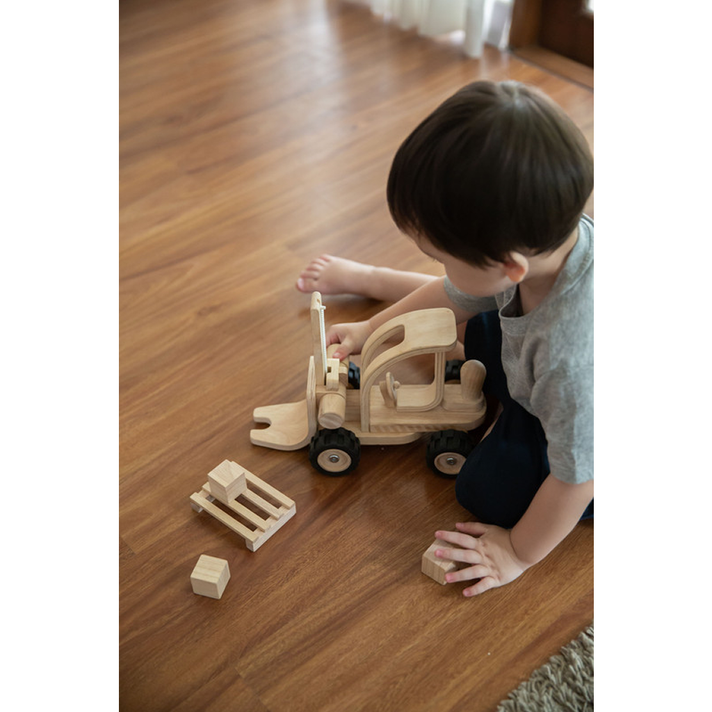 رافعة شوكية من PlanToys — مركبة لعبة خشبية