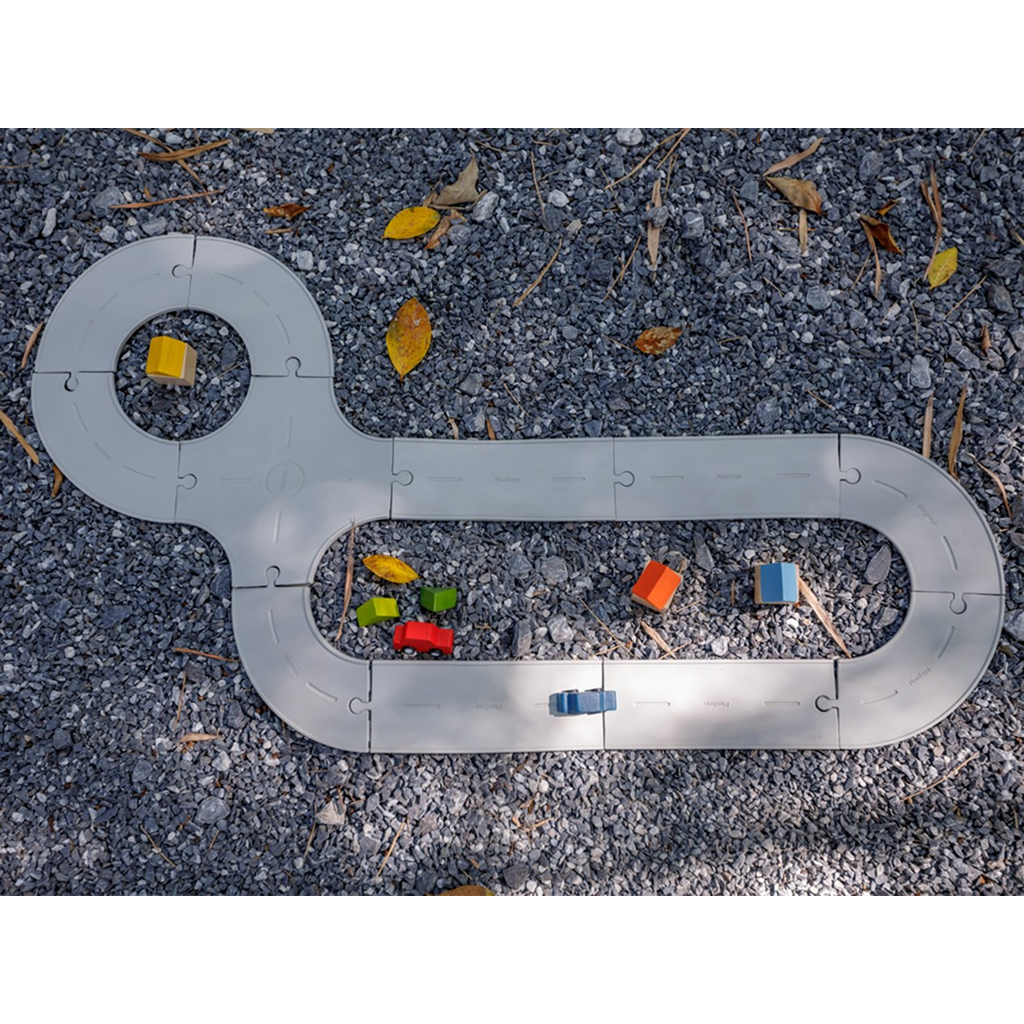 PlanToys مجموعة مسار الطرق والسكك الحديدية المطاطي