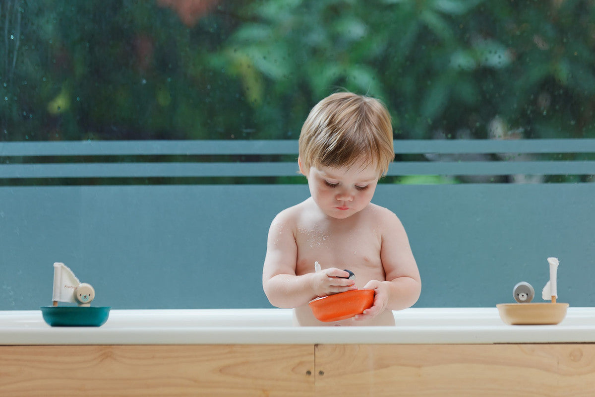 PlanToys Sailing Boat — Penguin | Wooden Bath Toy