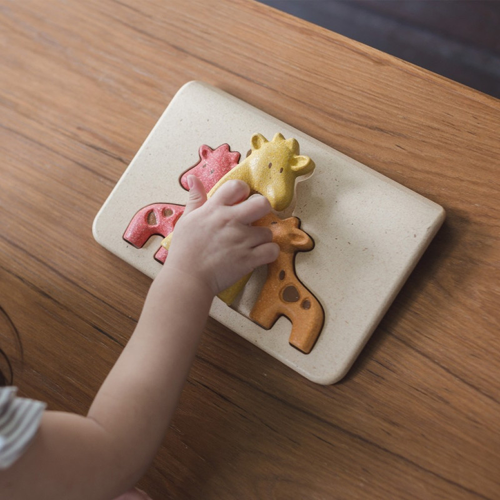 أحجية الزرافة من PlanToys - أحجية عائلية خشبية