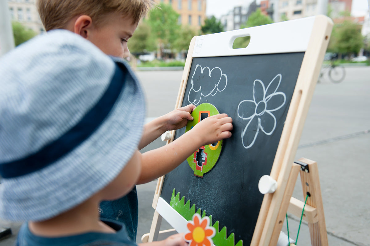 2 Sided Easel (Magnetic Black & Whiteboard)