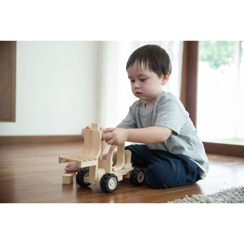 رافعة شوكية من PlanToys — مركبة لعبة خشبية
