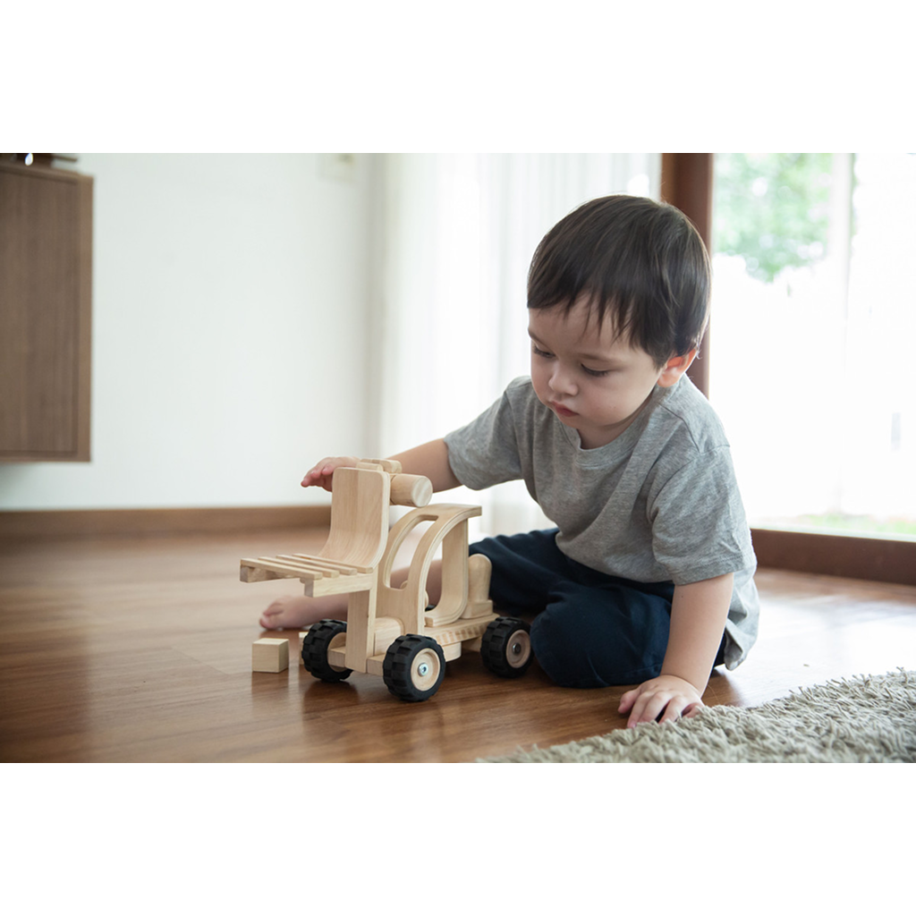 رافعة شوكية من PlanToys — مركبة لعبة خشبية