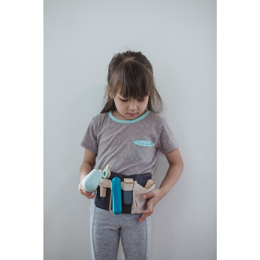 مجموعة مصفف الشعر من PlanToys - مجموعة ألعاب خشبية للتمثيل
