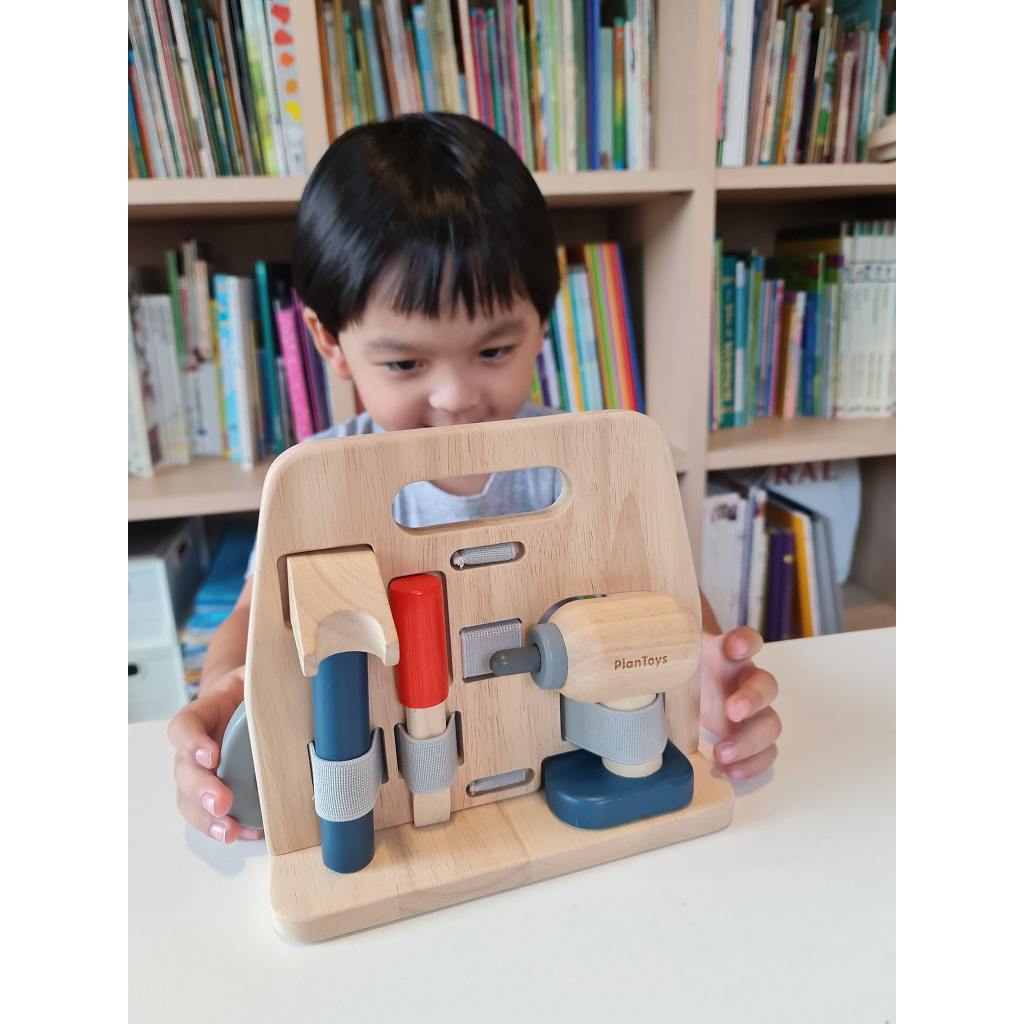 مجموعة النجار الماهر من PlanToys - مجموعة أدوات خشبية