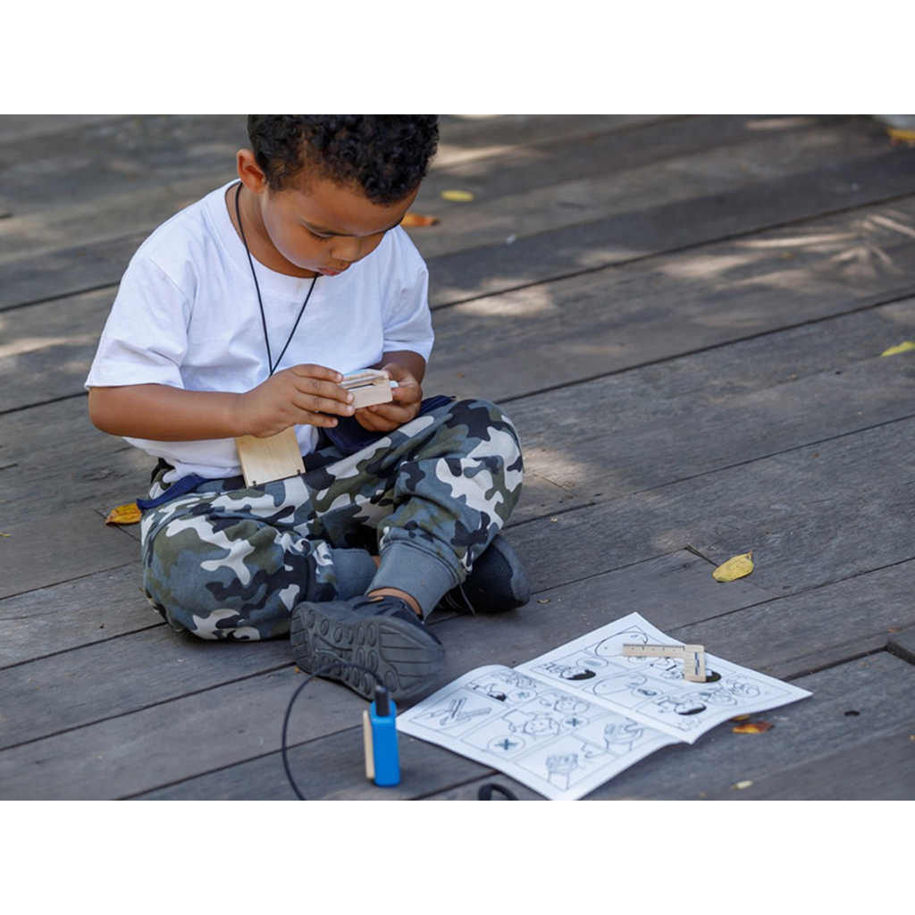 مجموعة العميل السري من PlanToys - مجموعة ألعاب خشبية للتمثيل