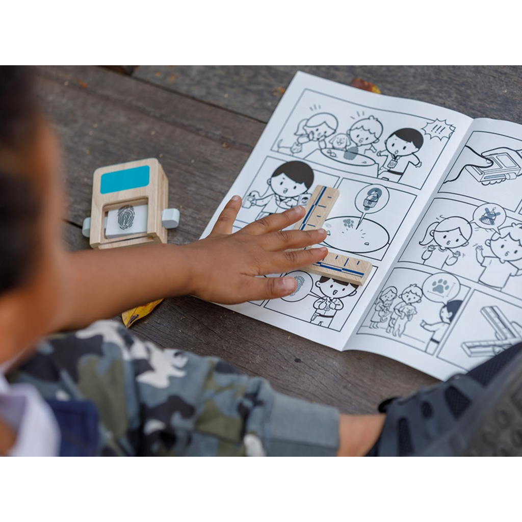 مجموعة العميل السري من PlanToys - مجموعة ألعاب خشبية للتمثيل