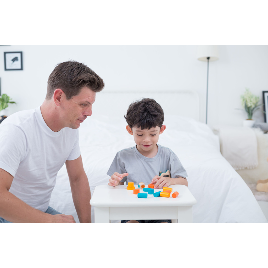 لعبة التكديس من PlanToys - لعبة النرد الخشبية