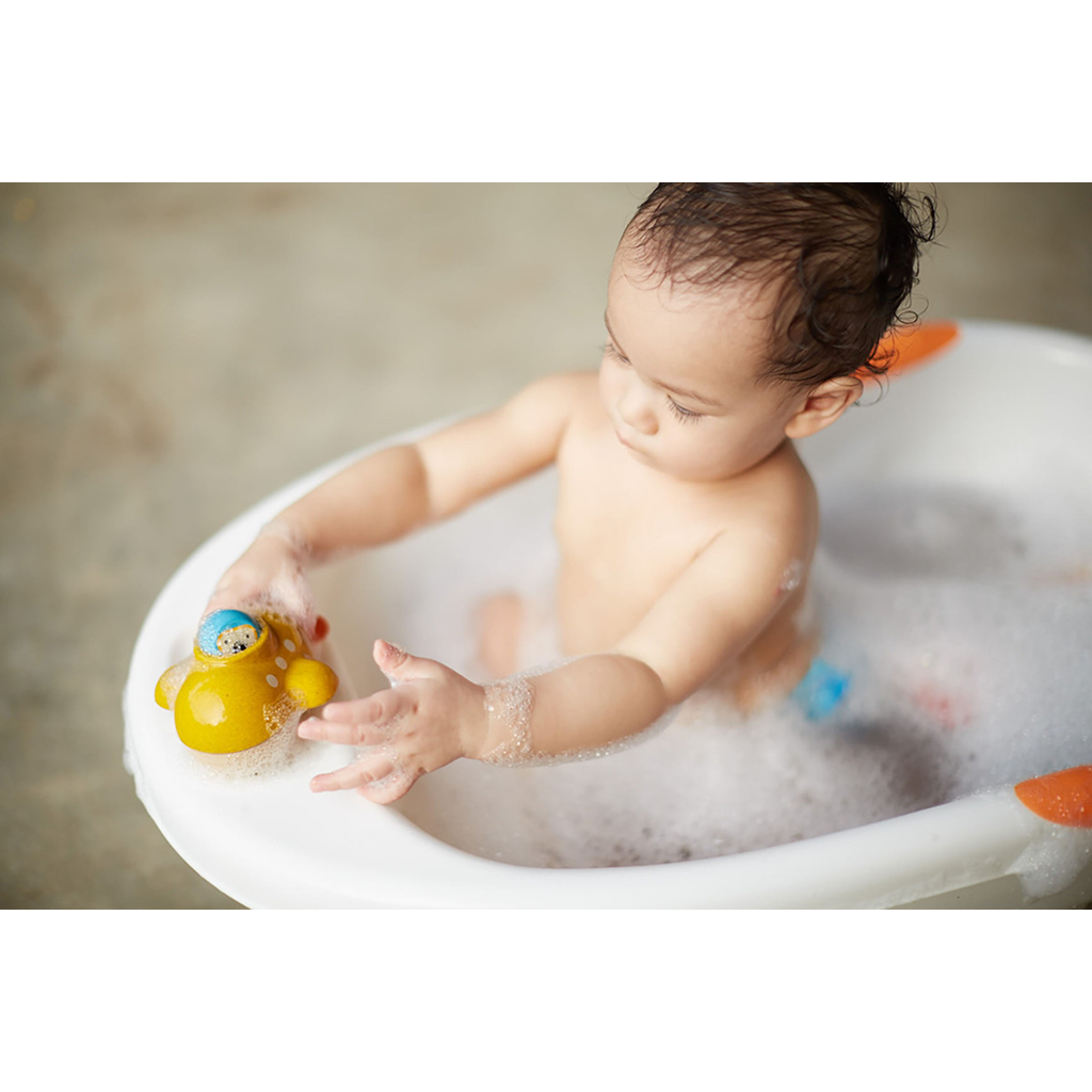 غواصة PlanToys — لعبة استحمام خشبية