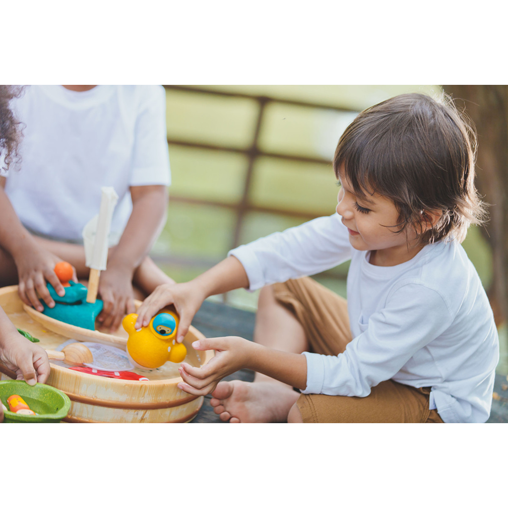 غواصة PlanToys — لعبة استحمام خشبية