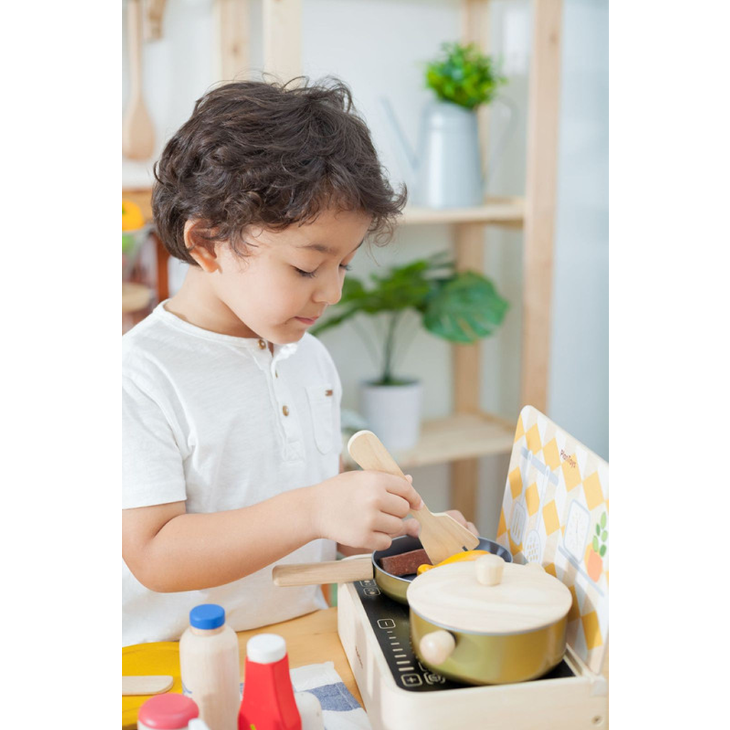 مجموعة أدوات الطبخ من PlanToys — أدوات مطبخ خشبية