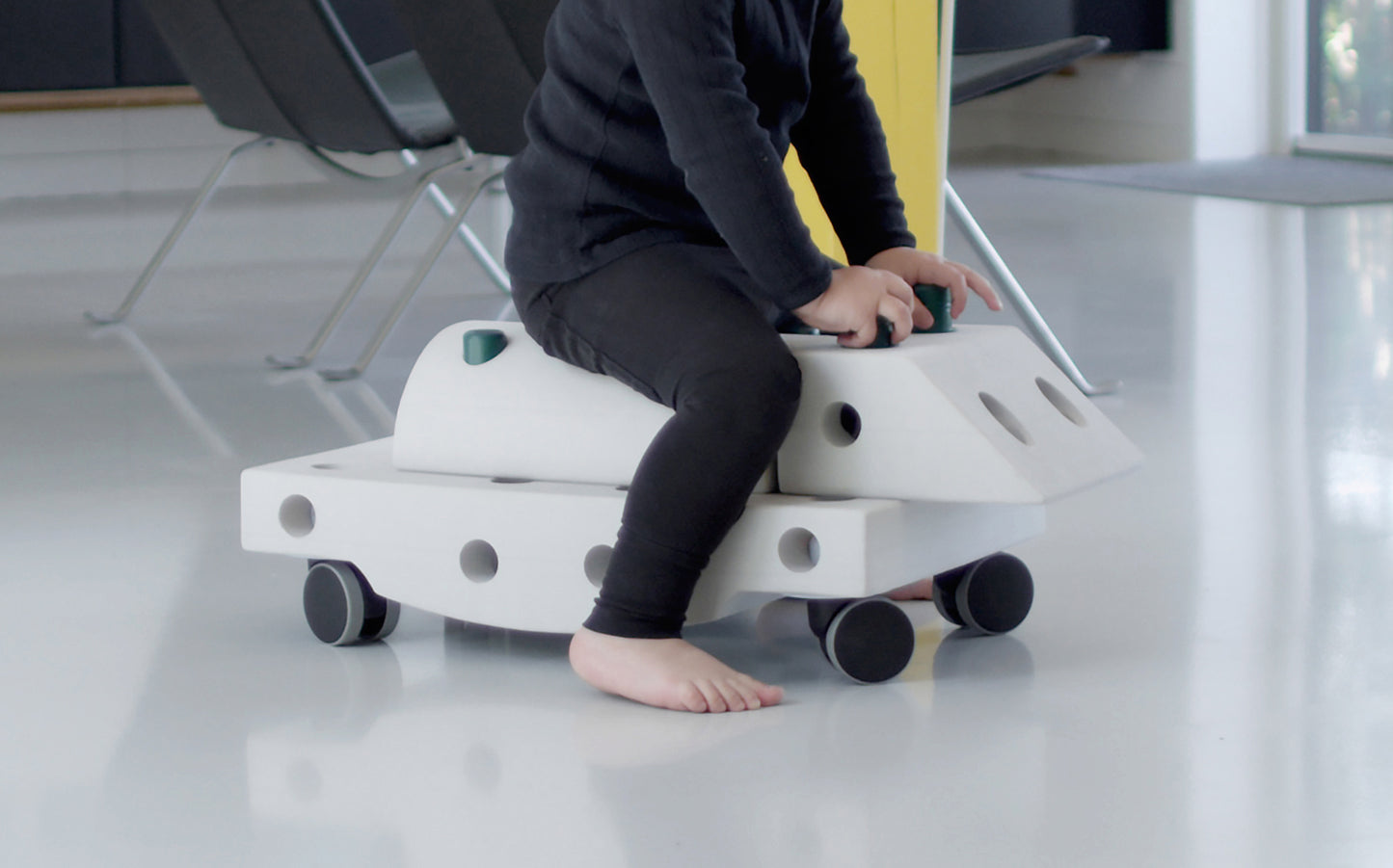 مجموعة MODU Explorer باللون الأصفر