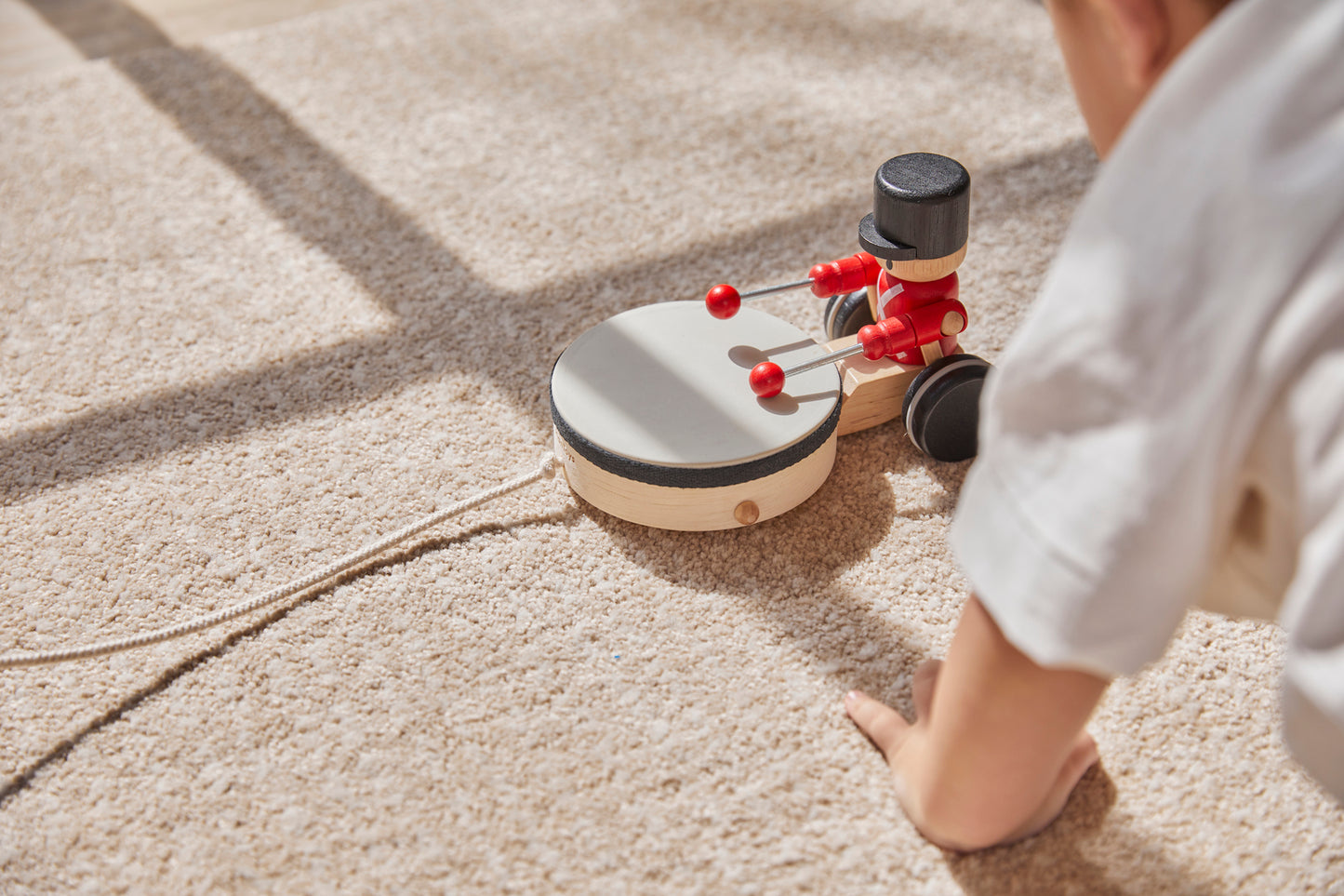 سحب على طول الطبال