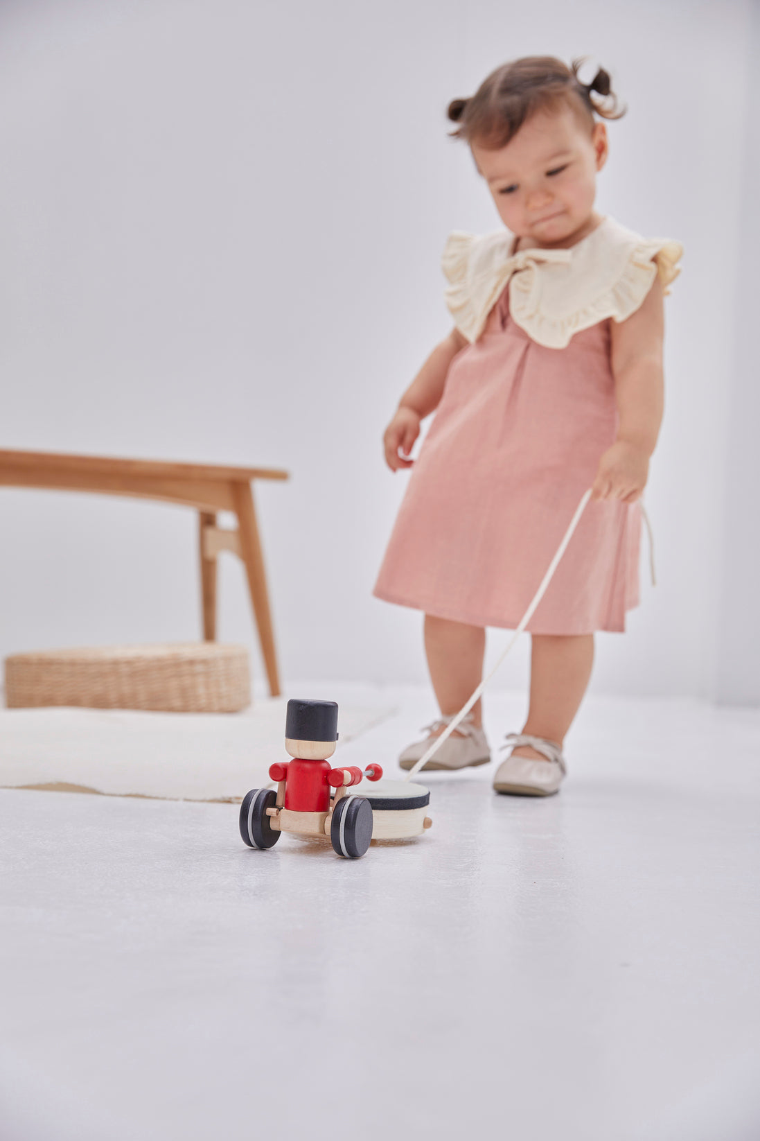 سحب على طول الطبال