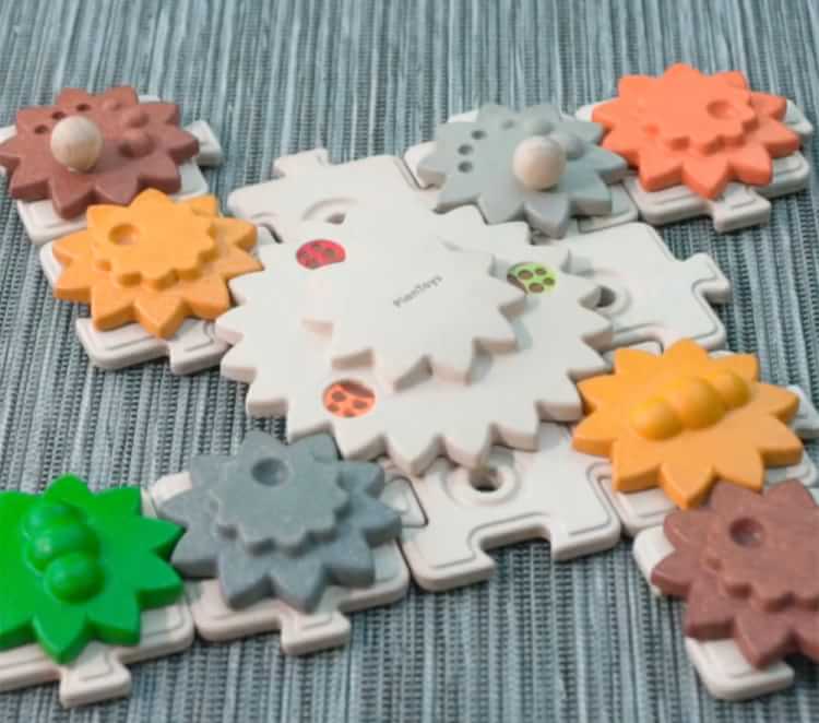 PlanToys Gear & Puzzle — Wooden Gear Building Set