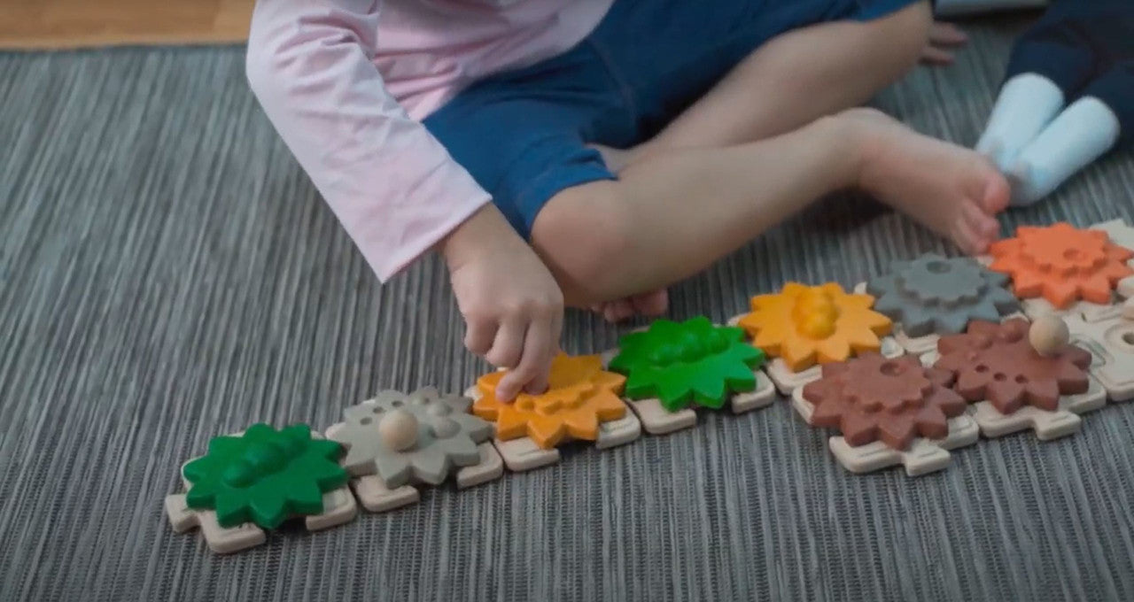 PlanToys Gear & Puzzle — Wooden Gear Building Set