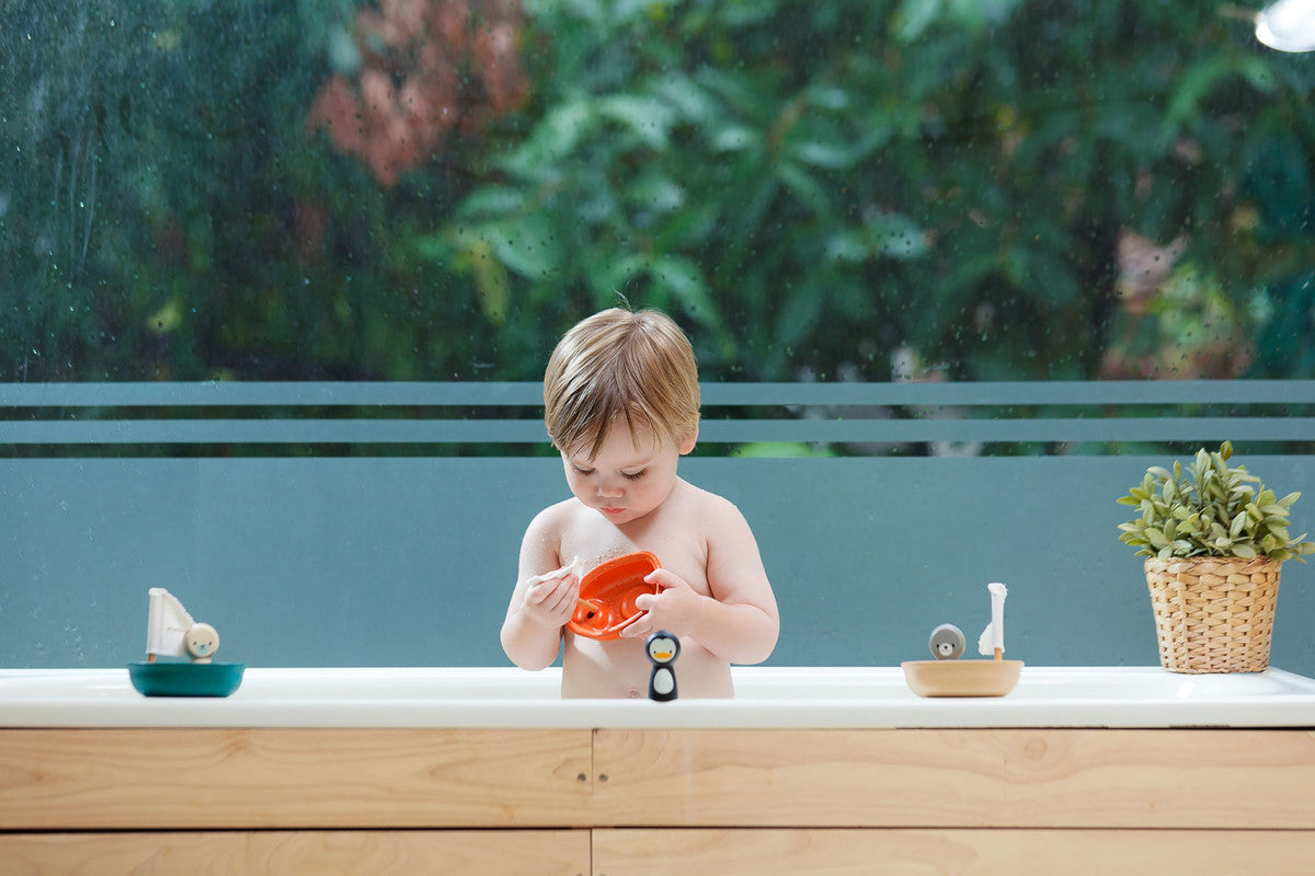 PlanToys Sailing Boat — Penguin | Wooden Bath Toy