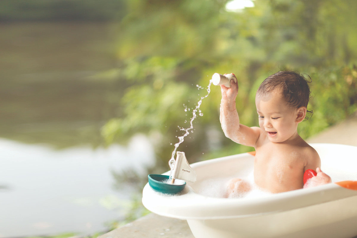 PlanToys Sailing Boat — Polar Bear | Wooden Bath Toy