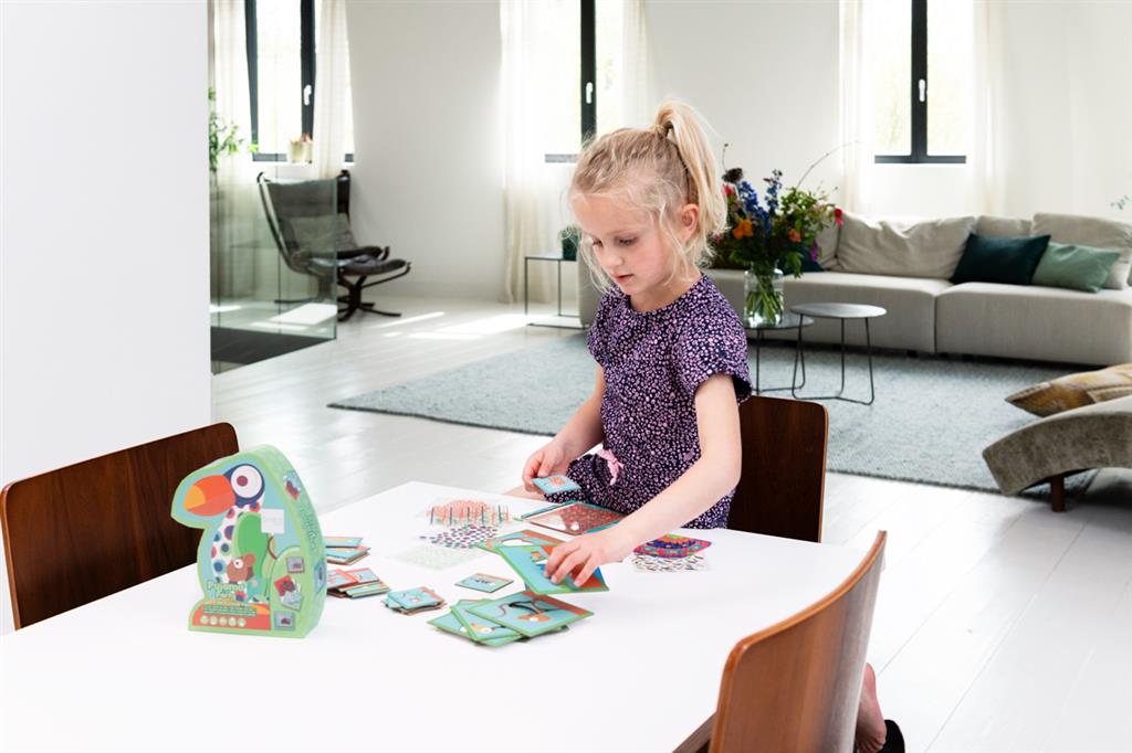 Pyjama Party , A Solo Visual Game With 40 Challenges And 4 Levels, In Contour Box 