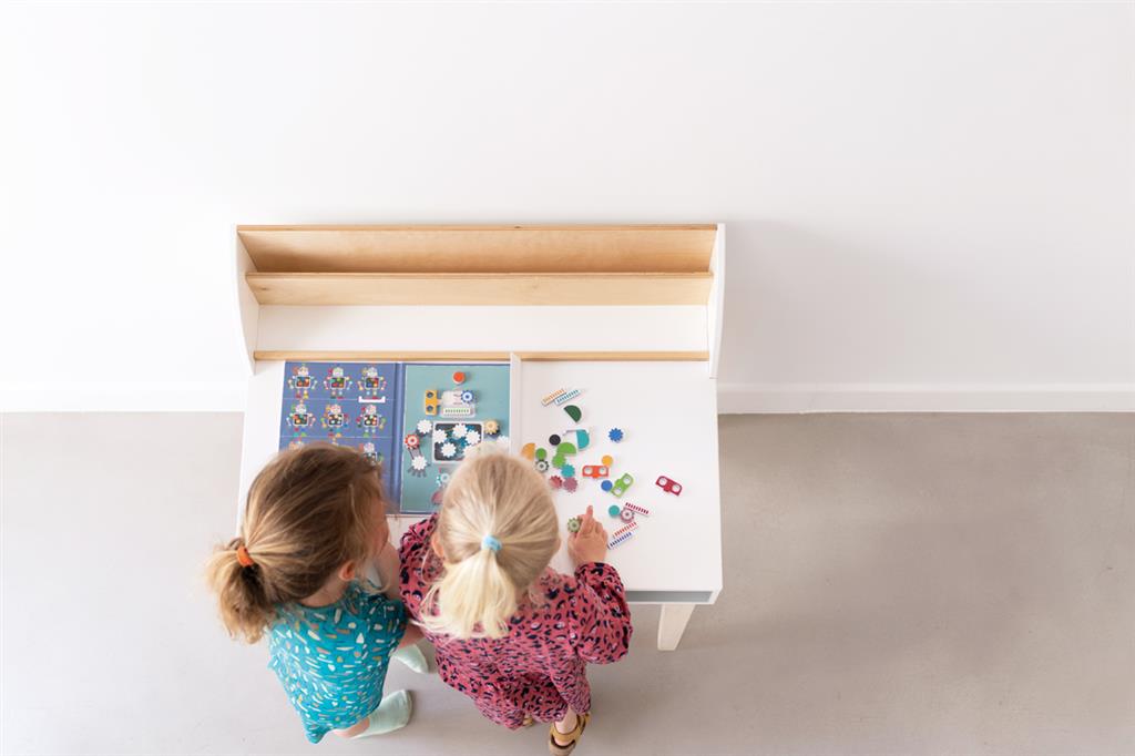 الألوان والأشكال/الروبوت المغناطيسي