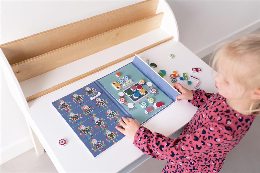 الألوان والأشكال/الروبوت المغناطيسي