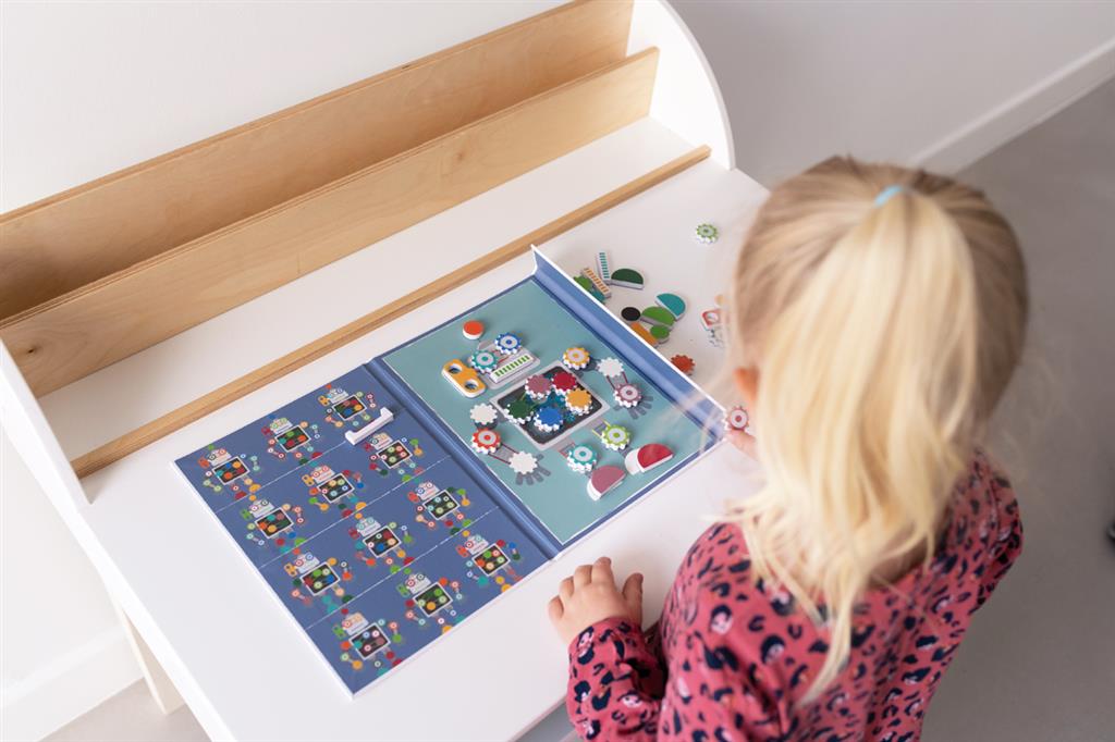 الألوان والأشكال/الروبوت المغناطيسي