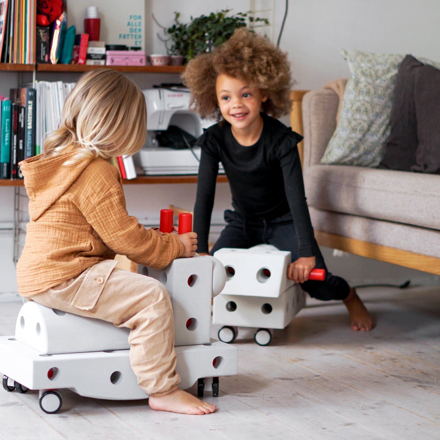 مجموعة MODU Explorer باللون الأصفر