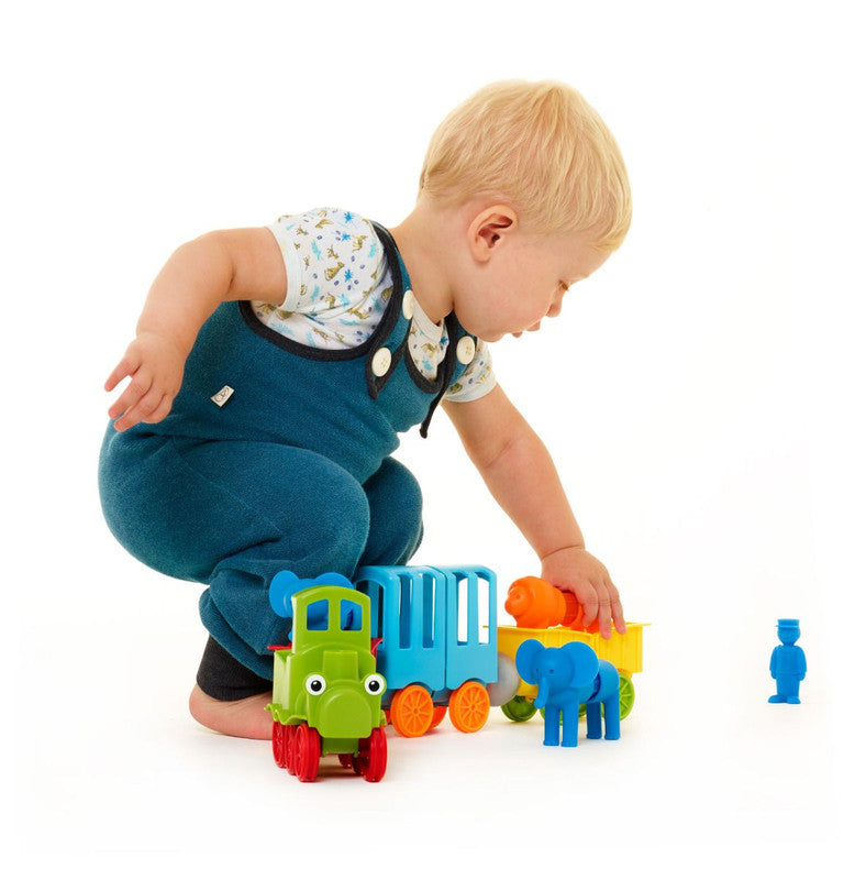 أول قطار للحيوانات